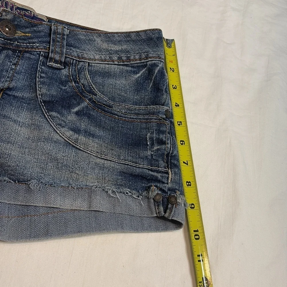 Wallflower Jean Shorts Distressed Cut-Off Style. Decorative Back Pockets. Size 7